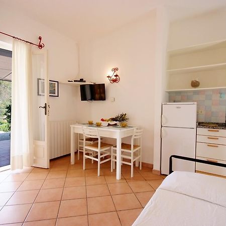 Casa Vacanze Dino Apartment Capoliveri  Bagian luar foto